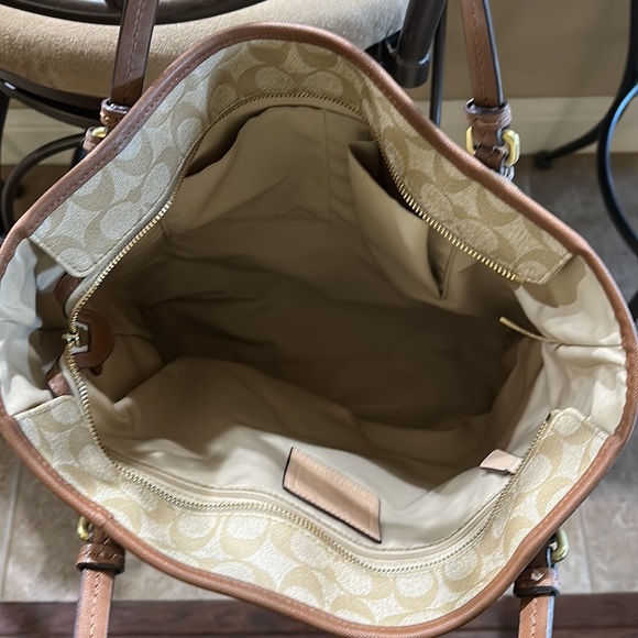 Coach Peyton Signature Tote - Picture 3 of 7